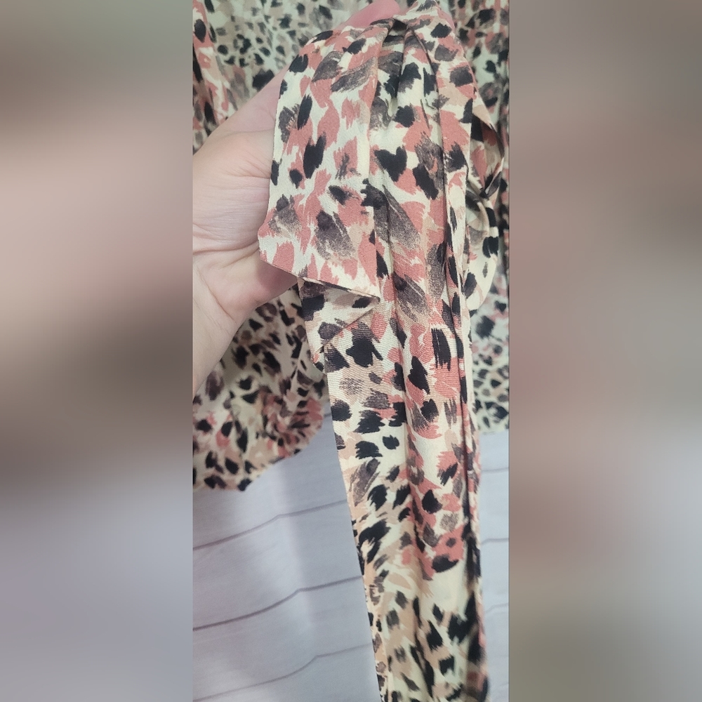 Nwt Gorgeous Reitmans Animal Print 🐾 Sexy Trendy wrap style blouse Size 2XL - Picture 7 of 12